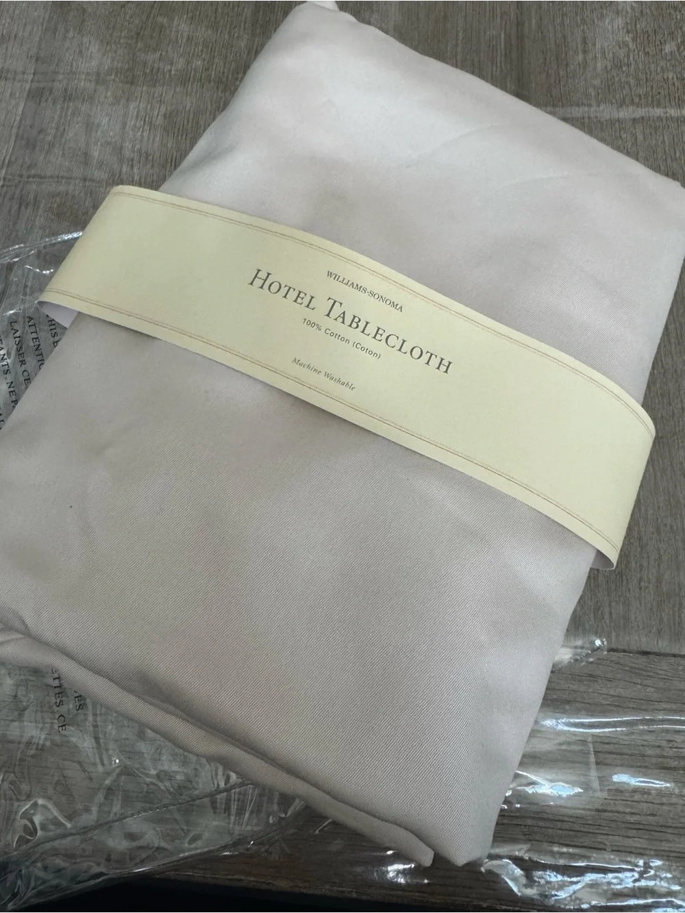 Williams-Sonoma Hotel round Tablecloth NEW